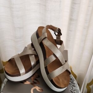 Crown Vintage Women's Brown Metallic Sandals Size 8